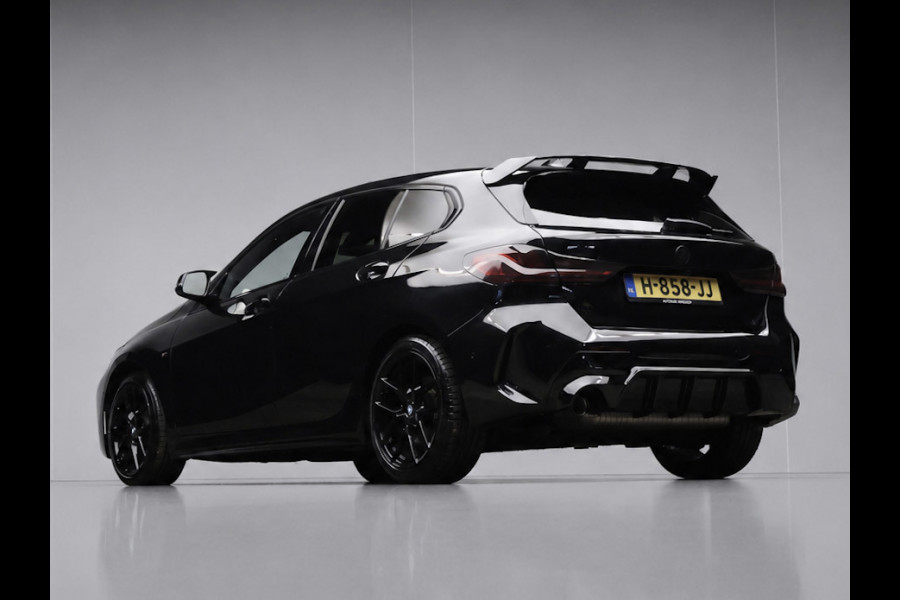 BMW 1-serie 118i Executive Edition M Sport (SCHUIFDAK,APPLE CARPLAY,NAVI,SFEERVERLICHTING,SPOILER,CLIMATE,CRUISE,GETINT,LM VELGEN)