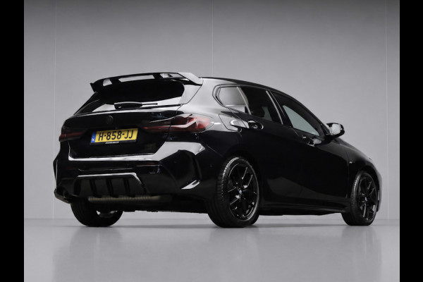 BMW 1-serie 118i Executive Edition M Sport (SCHUIFDAK,APPLE CARPLAY,NAVI,SFEERVERLICHTING,SPOILER,CLIMATE,CRUISE,GETINT,LM VELGEN)