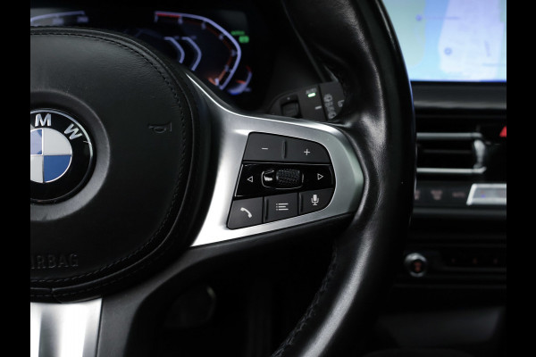 BMW 1-serie 118i Executive Edition M Sport (SCHUIFDAK,APPLE CARPLAY,NAVI,SFEERVERLICHTING,SPOILER,CLIMATE,CRUISE,GETINT,LM VELGEN)