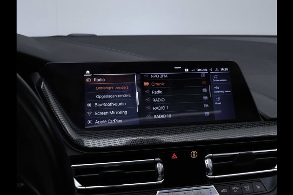 BMW 1-serie 118i Executive Edition M Sport (SCHUIFDAK,APPLE CARPLAY,NAVI,SFEERVERLICHTING,SPOILER,CLIMATE,CRUISE,GETINT,LM VELGEN)