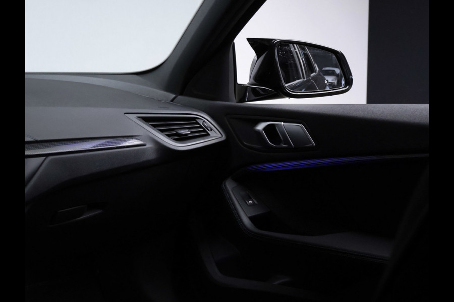 BMW 1-serie 118i Executive Edition M Sport (SCHUIFDAK,APPLE CARPLAY,NAVI,SFEERVERLICHTING,SPOILER,CLIMATE,CRUISE,GETINT,LM VELGEN)