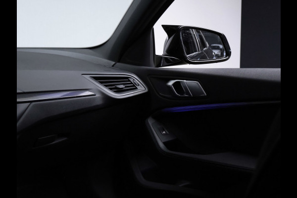 BMW 1-serie 118i Executive Edition M Sport (SCHUIFDAK,APPLE CARPLAY,NAVI,SFEERVERLICHTING,SPOILER,CLIMATE,CRUISE,GETINT,LM VELGEN)
