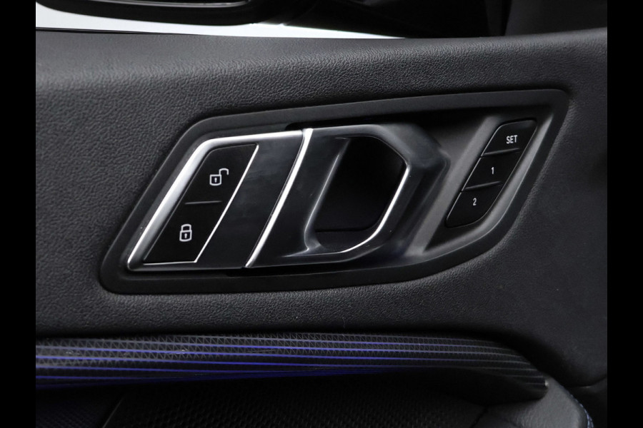 BMW 1-serie 118i Executive Edition M Sport (SCHUIFDAK,APPLE CARPLAY,NAVI,SFEERVERLICHTING,SPOILER,CLIMATE,CRUISE,GETINT,LM VELGEN)