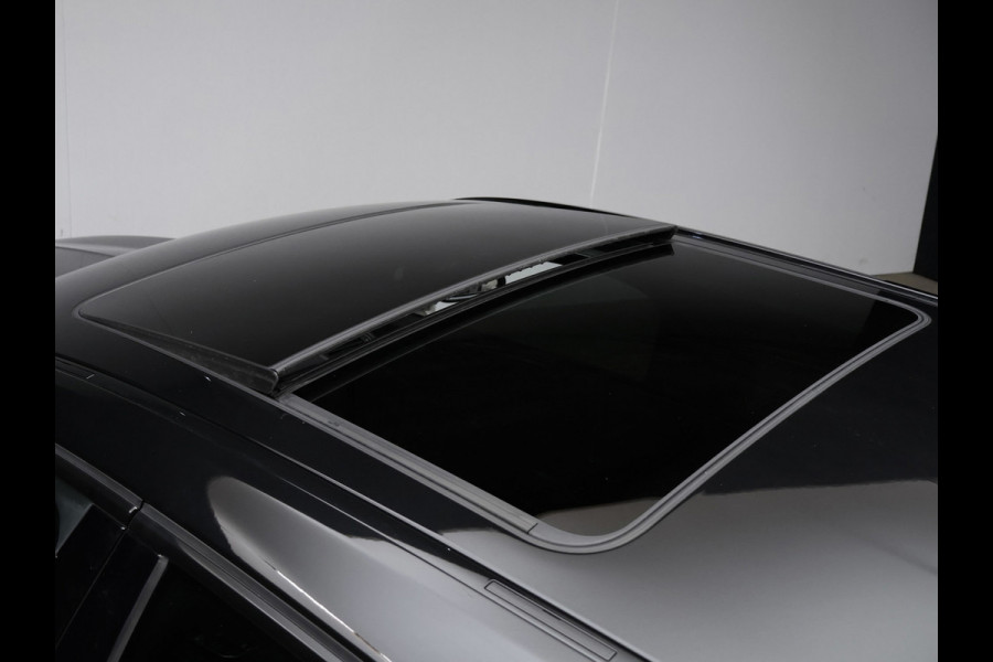 BMW 1-serie 118i Executive Edition M Sport (SCHUIFDAK,APPLE CARPLAY,NAVI,SFEERVERLICHTING,SPOILER,CLIMATE,CRUISE,GETINT,LM VELGEN)