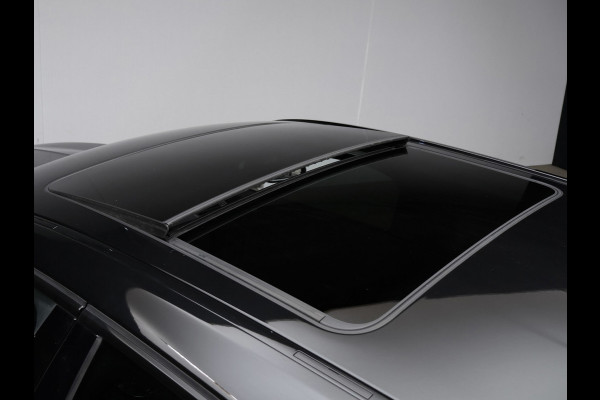 BMW 1-serie 118i Executive Edition M Sport (SCHUIFDAK,APPLE CARPLAY,NAVI,SFEERVERLICHTING,SPOILER,CLIMATE,CRUISE,GETINT,LM VELGEN)