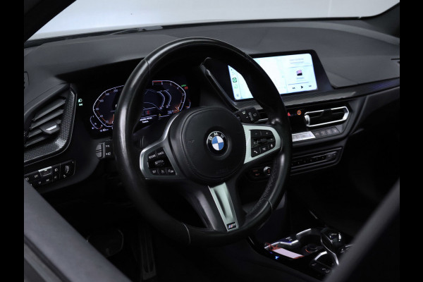 BMW 1-serie 118i Executive Edition M Sport (SCHUIFDAK,APPLE CARPLAY,NAVI,SFEERVERLICHTING,SPOILER,CLIMATE,CRUISE,GETINT,LM VELGEN)