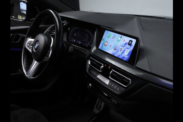 BMW 1-serie 118i Executive Edition M Sport (SCHUIFDAK,APPLE CARPLAY,NAVI,SFEERVERLICHTING,SPOILER,CLIMATE,CRUISE,GETINT,LM VELGEN)