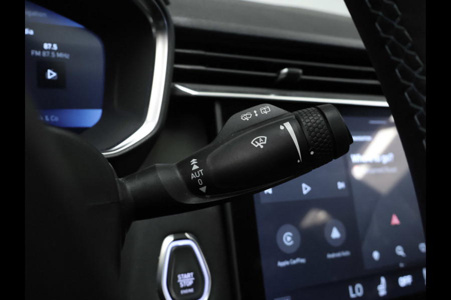 Lynk & Co 01 1.5 Sport (PANORAMADAK,APPLE CARPLAY,CAMERA,360 VIEW,CLIMATE,CRUISE,GETINT,LED,SPORTSTOELEN,LM VELGEN,NETTE STAAT)