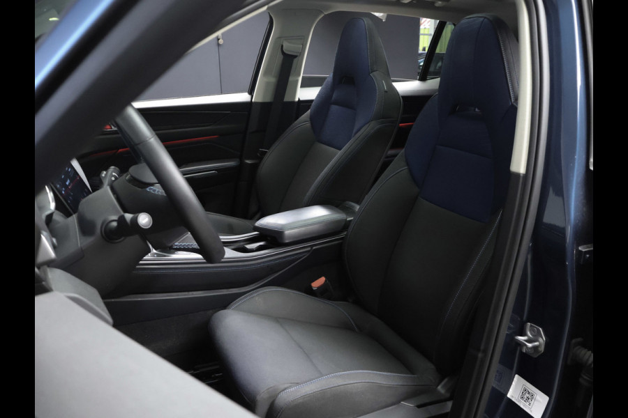 Lynk & Co 01 1.5 Sport (PANORAMADAK,APPLE CARPLAY,CAMERA,360 VIEW,CLIMATE,CRUISE,GETINT,LED,SPORTSTOELEN,LM VELGEN,NETTE STAAT)