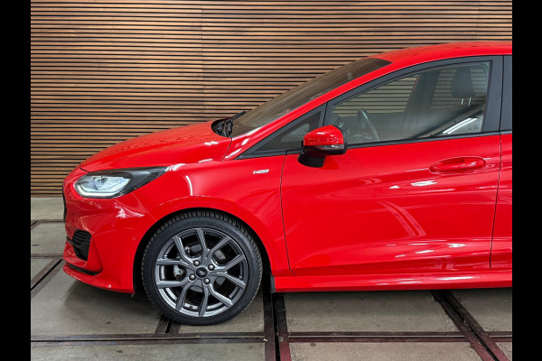 Ford Fiesta 1.0 EcoBoost Hybrid ST-Line Automaat | Facelift| LED | Navi | 17 Inch | Sportstoelen | Camera | Winter Pack | 2022
