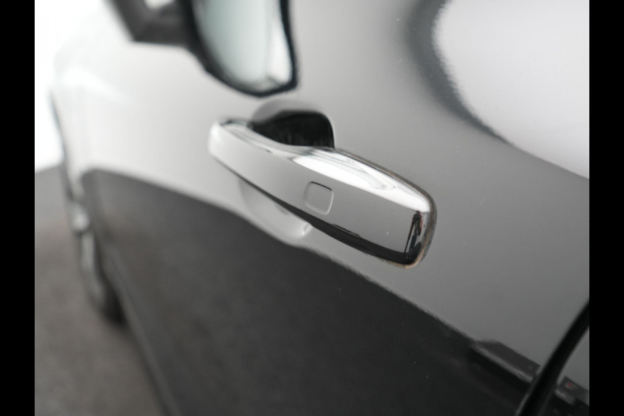 Volvo XC60 T6 PHEV AWD Plus Dark 350pk Dealer O.H | Panodak | Adaptive Cruise | 360 Camera | Lederen Sportstoelen Memory & Verwarmd | Apple Carplay | Google Assistant & Maps | BLIS | Stuurverwarming | Pilot Assist | Virtual | Navigatie | DAB | 19"L.M | Plug In Hybrid |