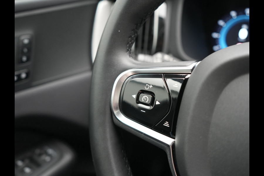 Volvo XC60 T6 PHEV AWD Plus Dark 350pk Dealer O.H | Panodak | Adaptive Cruise | 360 Camera | Lederen Sportstoelen Memory & Verwarmd | Apple Carplay | Google Assistant & Maps | BLIS | Stuurverwarming | Pilot Assist | Virtual | Navigatie | DAB | 19"L.M | Plug In Hybrid |