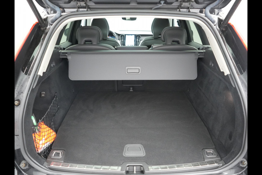 Volvo XC60 T6 PHEV AWD Plus Dark 350pk Dealer O.H | Panodak | Adaptive Cruise | 360 Camera | Lederen Sportstoelen Memory & Verwarmd | Apple Carplay | Google Assistant & Maps | BLIS | Stuurverwarming | Pilot Assist | Virtual | Navigatie | DAB | 19"L.M | Plug In Hybrid |