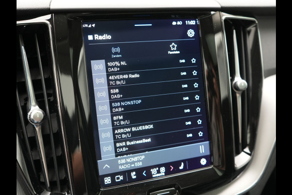 Volvo XC60 T6 PHEV AWD Plus Dark 350pk Dealer O.H | Panodak | Adaptive Cruise | 360 Camera | Lederen Sportstoelen Memory & Verwarmd | Apple Carplay | Google Assistant & Maps | BLIS | Stuurverwarming | Pilot Assist | Virtual | Navigatie | DAB | 19"L.M | Plug In Hybrid |