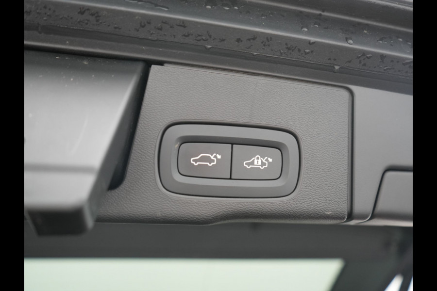 Volvo XC60 T6 PHEV AWD Plus Dark 350pk Dealer O.H | Panodak | Adaptive Cruise | 360 Camera | Lederen Sportstoelen Memory & Verwarmd | Apple Carplay | Google Assistant & Maps | BLIS | Stuurverwarming | Pilot Assist | Virtual | Navigatie | DAB | 19"L.M | Plug In Hybrid |