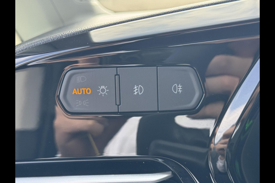 Ford Tourneo Connect 1.5 EcoBoost PHEV L2 Limited 150pk  | 116km WLTP range Elektrisch |  AGR Stoelen | Winterpack | 7 persoons | Adaptieve cruise | Achteruitrijcamera | Navigatiesysteem | All Weather banden | Verlengde fabrieksgarantie tot 12-2029