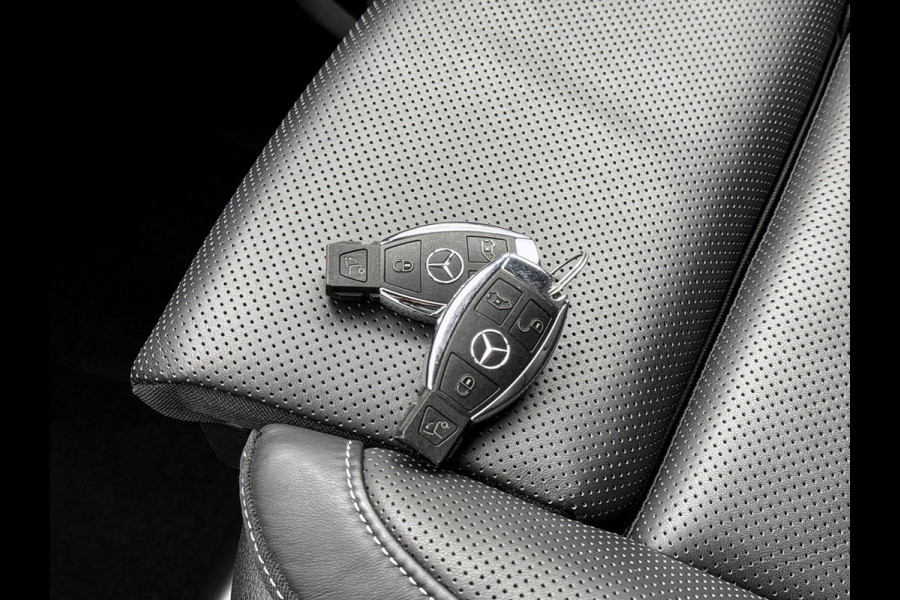 Mercedes-Benz V-Klasse 300d L3 4-Matic Avantgarde 7-zitplaatsen AMG-Line Vol opties Airmatic Stoelventilatie Nappa leder Extra Lang