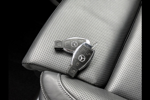 Mercedes-Benz V-Klasse 300d L3 4-Matic Avantgarde 7-zitplaatsen AMG-Line Vol opties Airmatic Stoelventilatie Nappa leder Extra Lang