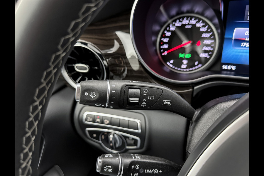 Mercedes-Benz V-Klasse 300d L3 4-Matic Avantgarde 7-zitplaatsen AMG-Line Vol opties Airmatic Stoelventilatie Nappa leder Extra Lang