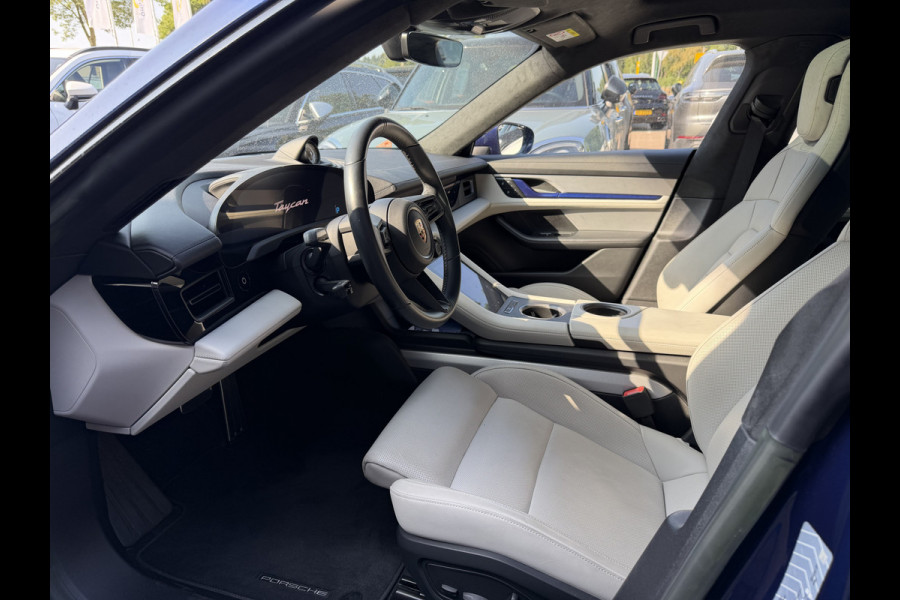 Porsche Taycan GTS 93 kWh / SoH 97,4% / Panoramadak / 360Camera / Achterasbesturing / Passenger Display / Bose / Luchtvering / 21'' / Sportdesign+Chrono / Leder / CarPlay / Stoelmassage+Ventilatie / Dodehoek / DAB / A
