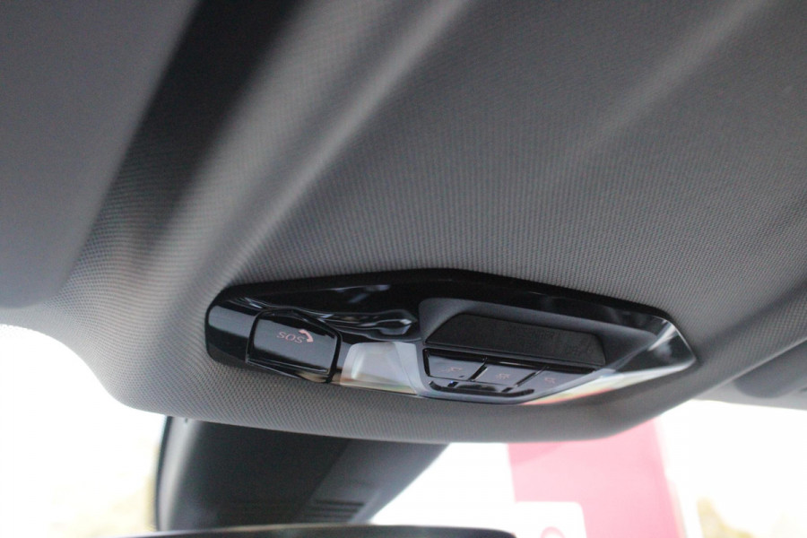 BMW 1-serie 116i AUTOMAAT HIGH EXECUTIVE | DRAADLOZE APPLE CARPLAY/ANDROID AUTO | NAVIGATIE | PARKEERSENSOREN VOOR + ACHTER | SHADOW LINE | STOEL VERWARMING | CRUISE CONTROL | DAB+ RADIO | 17" LICHTMETALEN VELGEN | DRAADLOZE TELEFOONLADER |