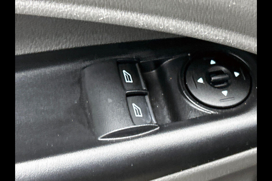 Ford Transit Connect 1.5 L2 Automaat Navigatie Airco Parkeersensoren  Cruise Control Camera Trekhaak