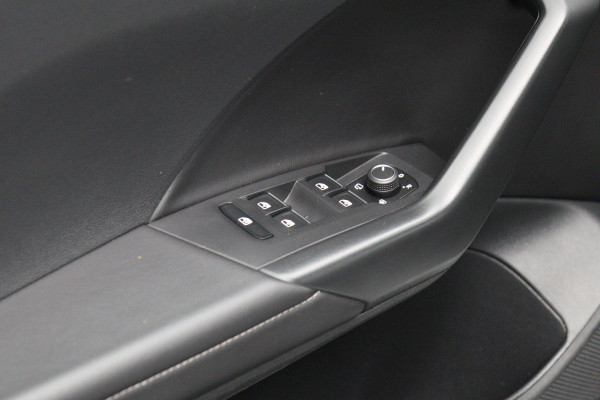 Volkswagen T-Cross 1.0 TSI 115 PK Automaat R-Line, Winterpakket, Digitale Cockpit, Carplay, Camera
