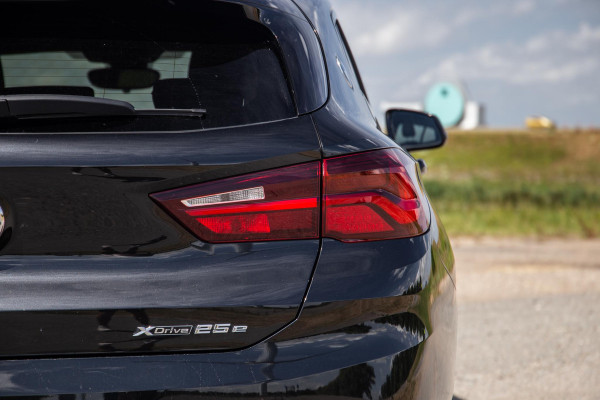 BMW X2 xDrive25e High Executive M PAKKET / CARPLAY / CRUISE CONTROLE / BRUIN LEER / STOELVERWARMING