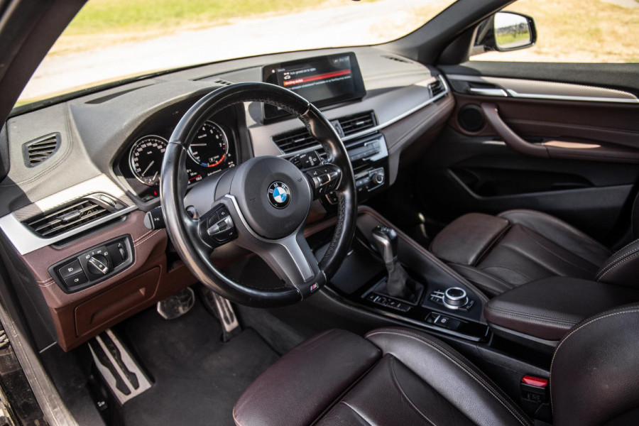 BMW X2 xDrive25e High Executive M PAKKET / CARPLAY / CRUISE CONTROLE / BRUIN LEER / STOELVERWARMING