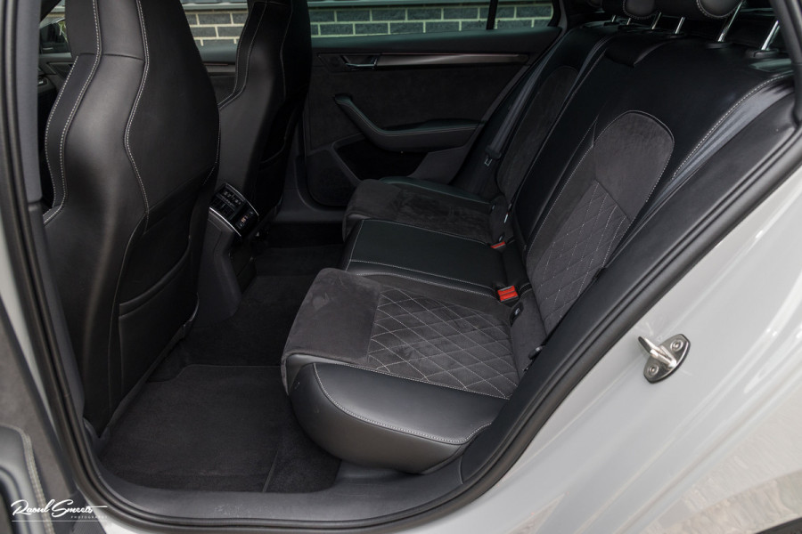 Škoda Superb Combi 1.5 TSI ACT Sportline Business | Steel Grey | Premium audio | Adaptieve cruise | Blis |