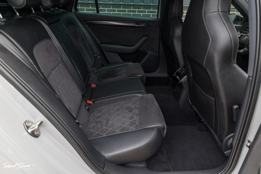 Škoda Superb Combi 1.5 TSI ACT Sportline Business | Steel Grey | Premium audio | Adaptieve cruise | Blis |