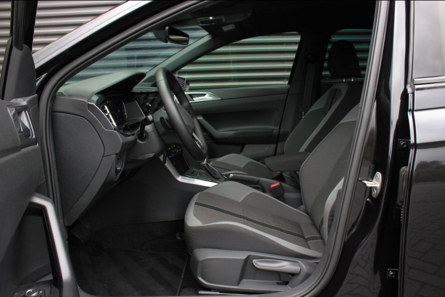 Volkswagen Polo 1.0 TSI R-Line OPTIONS / FULL BLACK / VERLAGINGSVEREN / APPLE CARPLAY / LED KOPLAMPEN / DIGITAL DASCH /MAXTON PACK