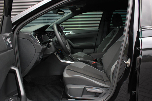 Volkswagen Polo 1.0 TSI R-Line OPTIONS / FULL BLACK / VERLAGINGSVEREN / APPLE CARPLAY / LED KOPLAMPEN / DIGITAL DASCH /MAXTON PACK