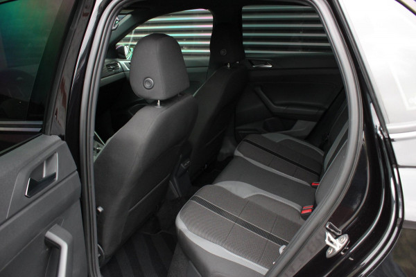Volkswagen Polo 1.0 TSI R-Line OPTIONS / FULL BLACK / VERLAGINGSVEREN / APPLE CARPLAY / LED KOPLAMPEN / DIGITAL DASCH /MAXTON PACK