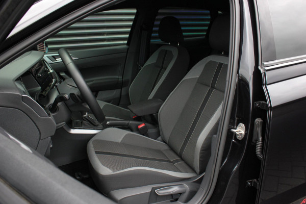 Volkswagen Polo 1.0 TSI R-Line OPTIONS / FULL BLACK / VERLAGINGSVEREN / APPLE CARPLAY / LED KOPLAMPEN / DIGITAL DASCH /MAXTON PACK