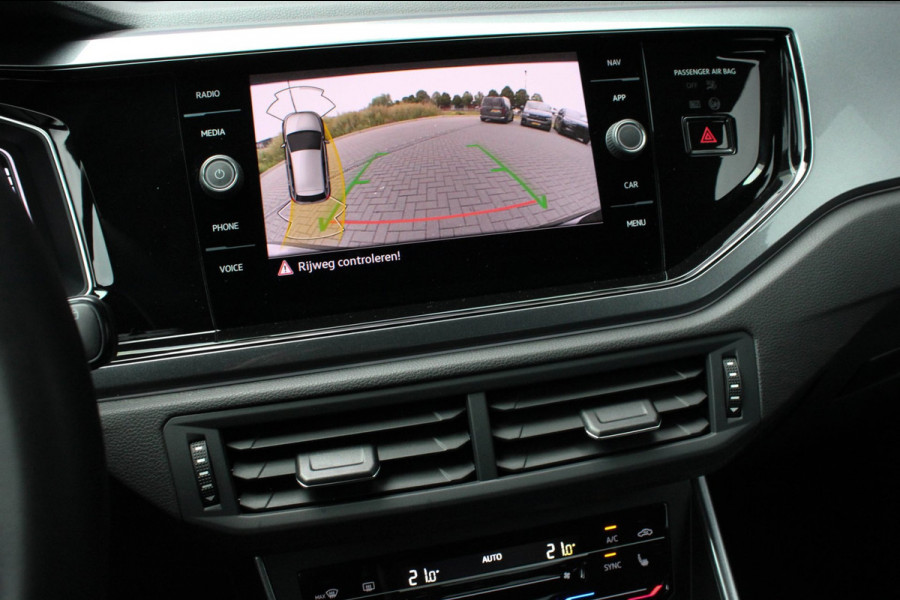 Volkswagen Polo 1.0 TSI R-Line OPTIONS / FULL BLACK / VERLAGINGSVEREN / APPLE CARPLAY / LED KOPLAMPEN / DIGITAL DASCH /MAXTON PACK