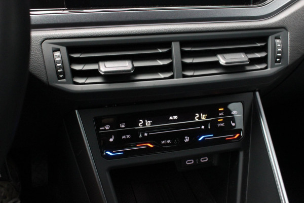 Volkswagen Polo 1.0 TSI R-Line OPTIONS / FULL BLACK / VERLAGINGSVEREN / APPLE CARPLAY / LED KOPLAMPEN / DIGITAL DASCH /MAXTON PACK