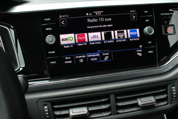 Volkswagen Polo 1.0 TSI R-Line OPTIONS / FULL BLACK / VERLAGINGSVEREN / APPLE CARPLAY / LED KOPLAMPEN / DIGITAL DASCH /MAXTON PACK