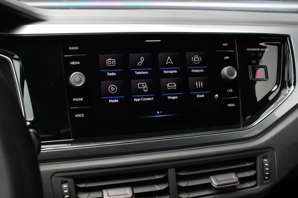 Volkswagen Polo 1.0 TSI R-Line OPTIONS / FULL BLACK / VERLAGINGSVEREN / APPLE CARPLAY / LED KOPLAMPEN / DIGITAL DASCH /MAXTON PACK