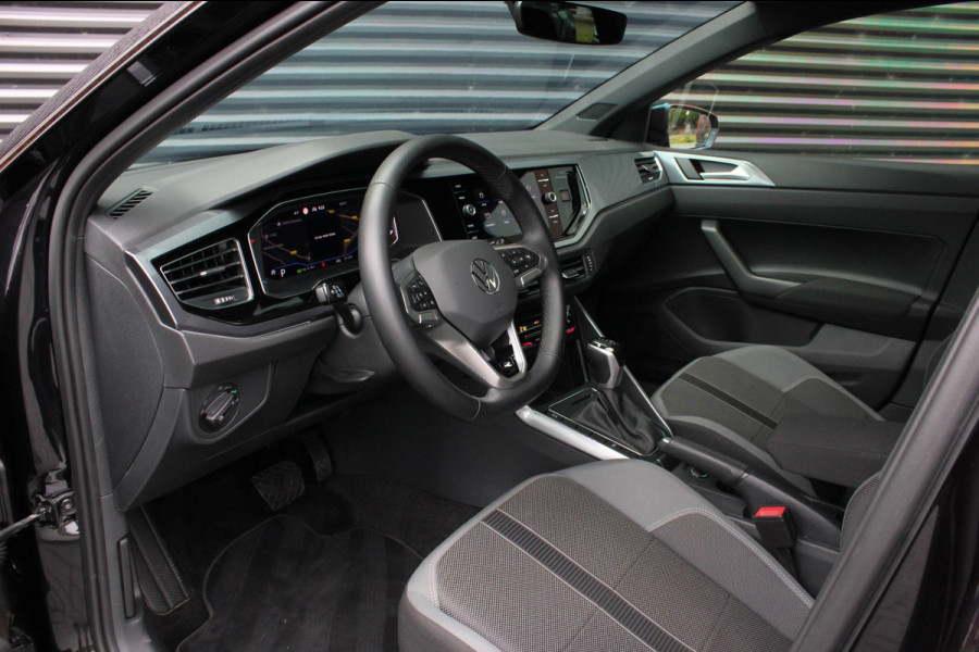 Volkswagen Polo 1.0 TSI R-Line OPTIONS / FULL BLACK / VERLAGINGSVEREN / APPLE CARPLAY / LED KOPLAMPEN / DIGITAL DASCH /MAXTON PACK