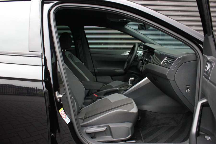 Volkswagen Polo 1.0 TSI R-Line OPTIONS / FULL BLACK / VERLAGINGSVEREN / APPLE CARPLAY / LED KOPLAMPEN / DIGITAL DASCH /MAXTON PACK