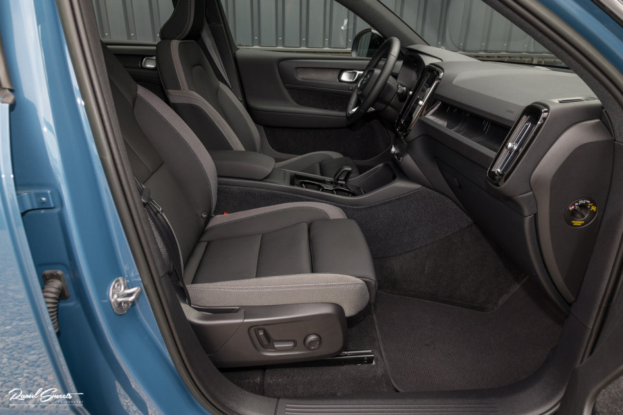 Volvo XC40 Recharge Twin Ultimate 78 kWh | Zwenkbare trekhaak | Panorama dak | Adaptieve cruise | Blis | Memory | Harman Kardon |