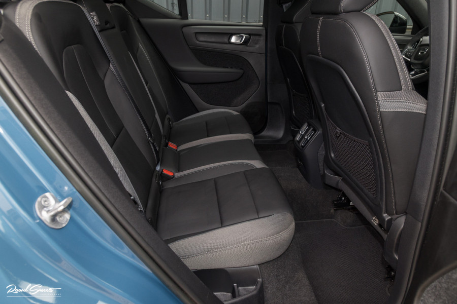 Volvo XC40 Recharge Twin Ultimate 78 kWh | Zwenkbare trekhaak | Panorama dak | Adaptieve cruise | Blis | Memory | Harman Kardon |