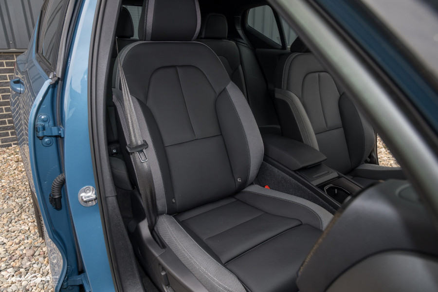 Volvo XC40 Recharge Twin Ultimate 78 kWh | Zwenkbare trekhaak | Panorama dak | Adaptieve cruise | Blis | Memory | Harman Kardon |