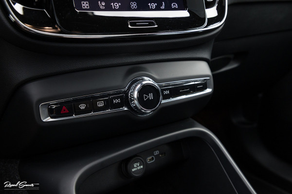 Volvo XC40 Recharge Twin Ultimate 78 kWh | Zwenkbare trekhaak | Panorama dak | Adaptieve cruise | Blis | Memory | Harman Kardon |