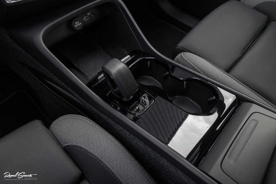 Volvo XC40 Recharge Twin Ultimate 78 kWh | Zwenkbare trekhaak | Panorama dak | Adaptieve cruise | Blis | Memory | Harman Kardon |