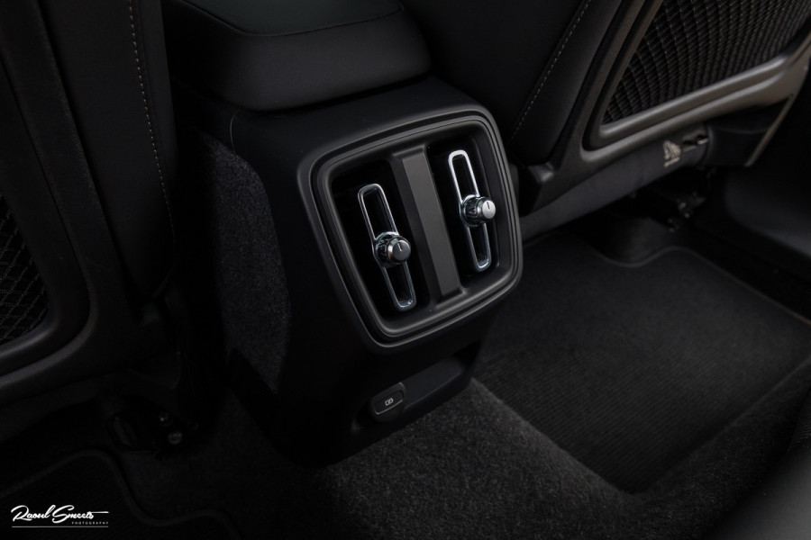 Volvo XC40 Recharge Twin Ultimate 78 kWh | Zwenkbare trekhaak | Panorama dak | Adaptieve cruise | Blis | Memory | Harman Kardon |