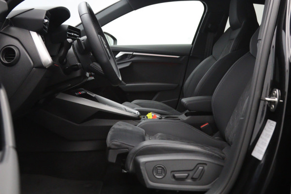 Audi A3 Sportback 45 TFSI e 245 PK S-Line Edition Competition PHEV, Camera, Sfeerverlichting, RS-Sportstoelen, Winterpakket, Carplay