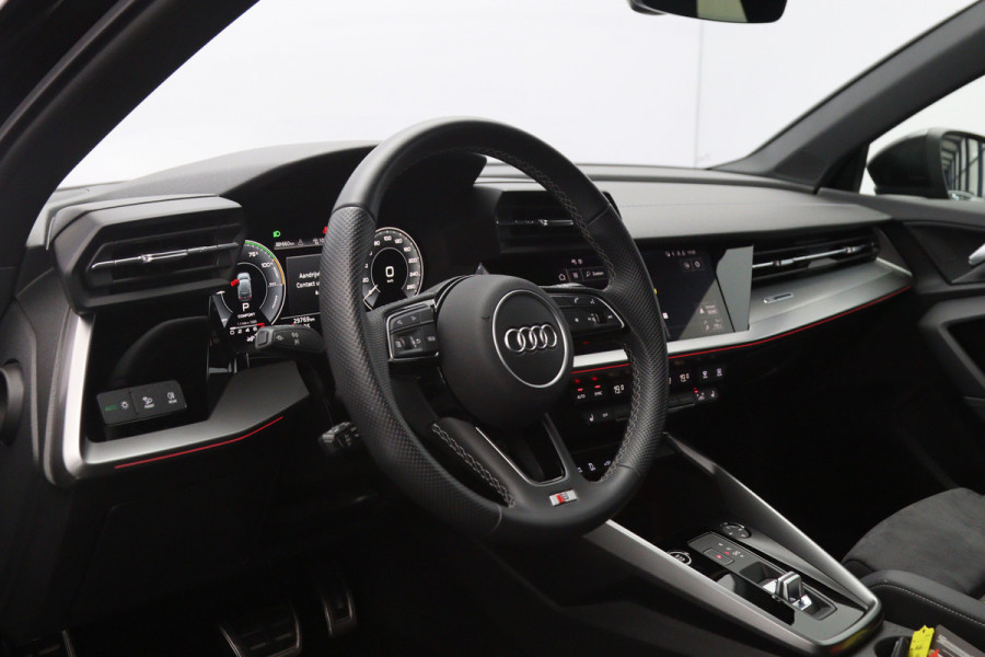Audi A3 Sportback 45 TFSI e 245 PK S-Line Edition Competition PHEV, Camera, Sfeerverlichting, RS-Sportstoelen, Winterpakket, Carplay