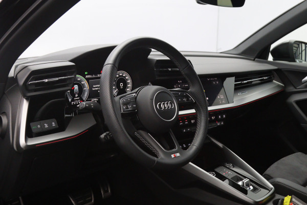 Audi A3 Sportback 45 TFSI e 245 PK S-Line Edition Competition PHEV, Camera, Sfeerverlichting, RS-Sportstoelen, Winterpakket, Carplay